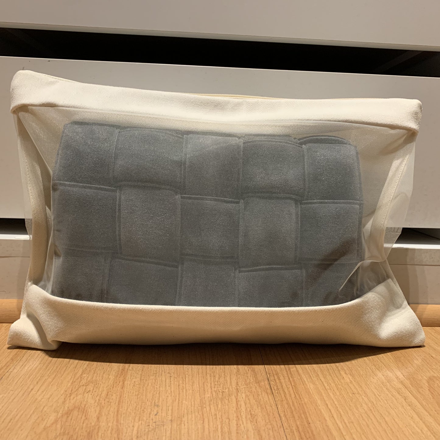 "Proteja suas bolsas  com nossas capas premium em tecido! Evitam poeira, arranhões e umidade, garantindo conservação e organização. Compre agora!"