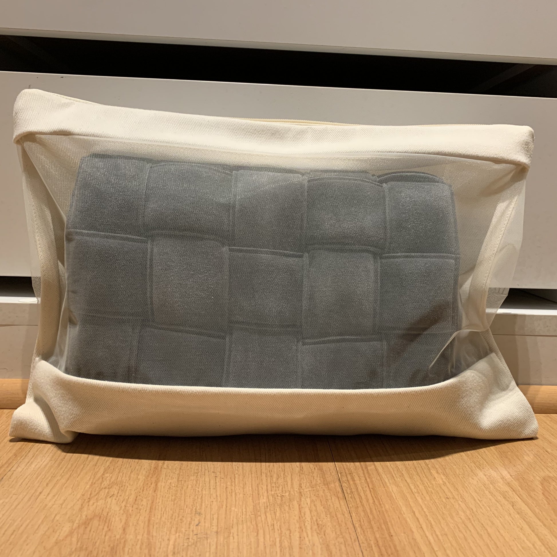 "Proteja suas bolsas  com nossas capas premium em tecido! Evitam poeira, arranhões e umidade, garantindo conservação e organização. Compre agora!"