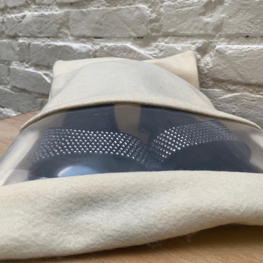 Saquinho em tecido macio para sandalias e sapatos finos. Organiza dentro de malas e armarios ou closets.