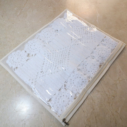 Envelopes organizadores em tecido e plastico para kits de jogos americanos. Capacidade para ate 12 unidades por envelope. 